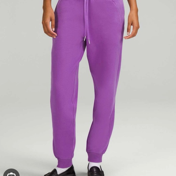 Lululemon scuba joggers size 4 purple in colour in great condition - Picture 1 of 7